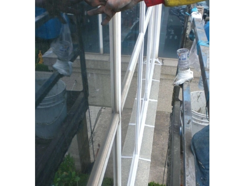 辦公大樓玻璃帷幕外牆防水工程施工後