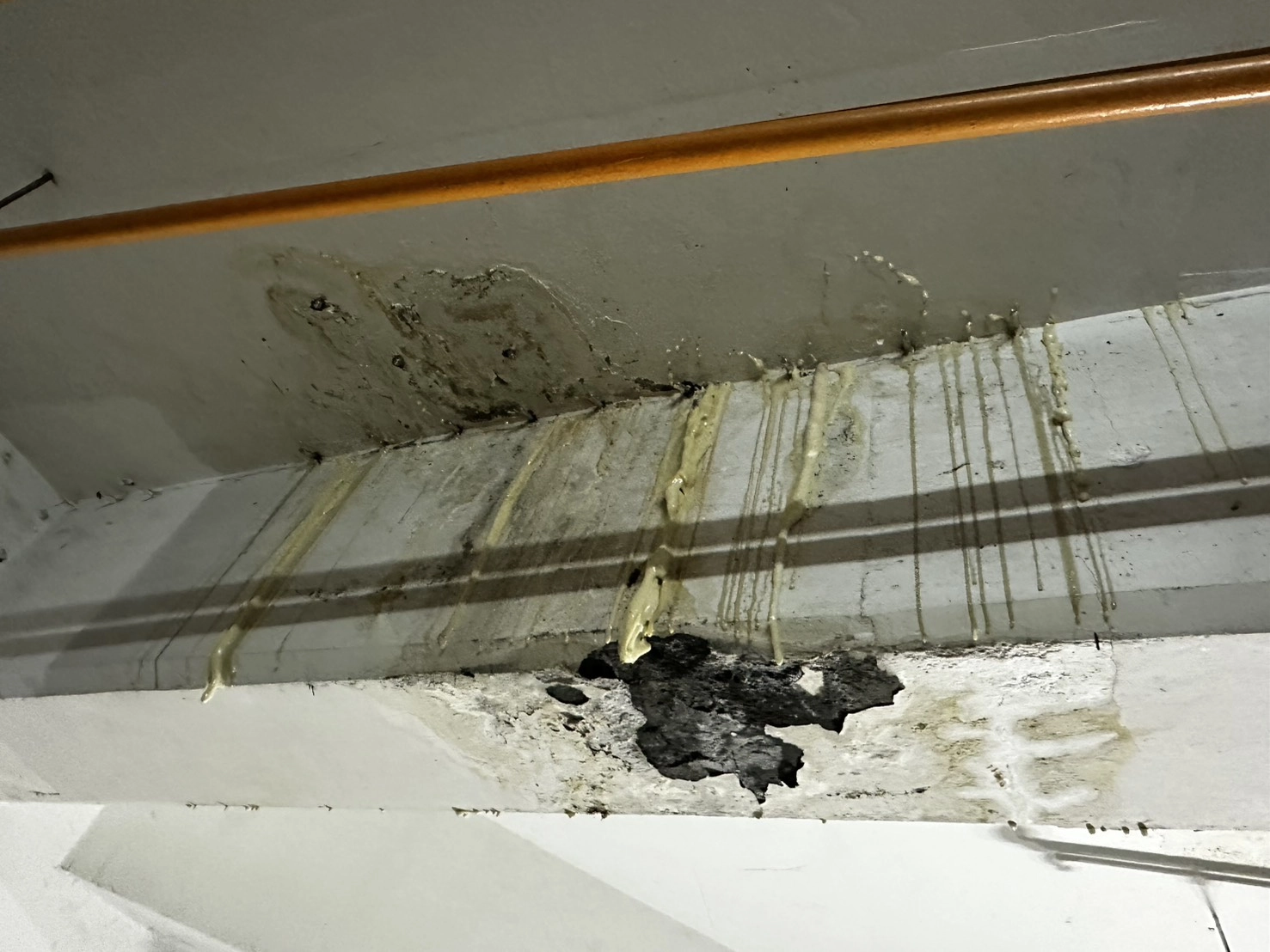 地下室天花板及樑滲水高壓灌注快速止漏工程施工中