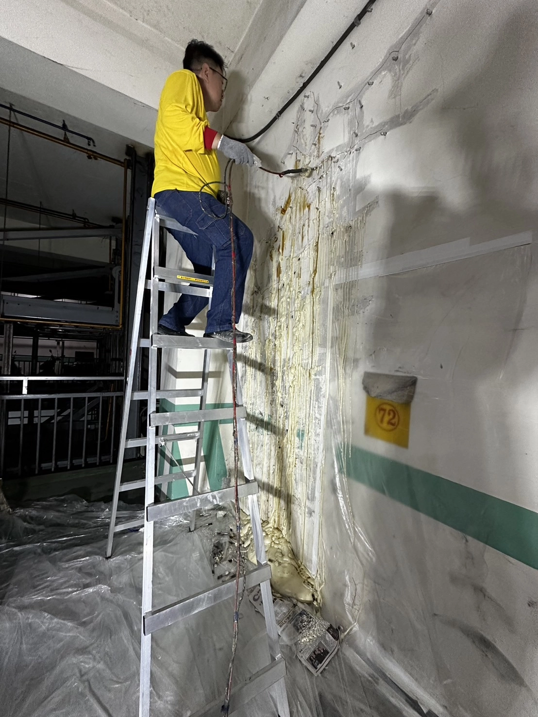 地下室牆面滲漏水高壓灌注止漏施工中