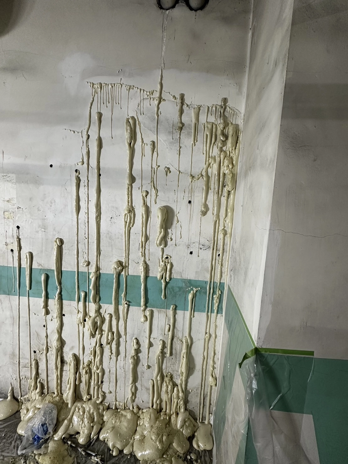 地下室牆壁滲漏水抓漏施工中