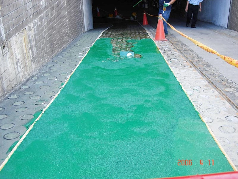 止滑車道施工中